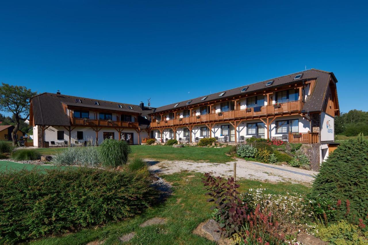 Jbx Resort Hotel Albatros Predni Vyton Luaran gambar